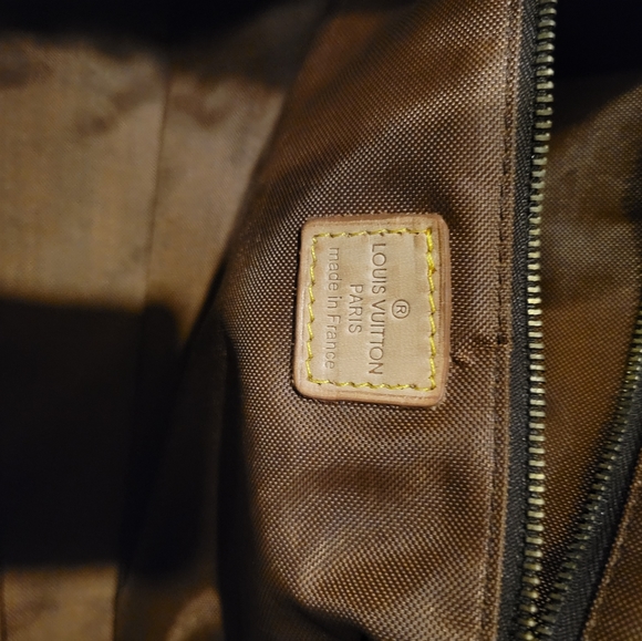 Authentic Louis Vuitton duffel bag - Picture 10 of 11